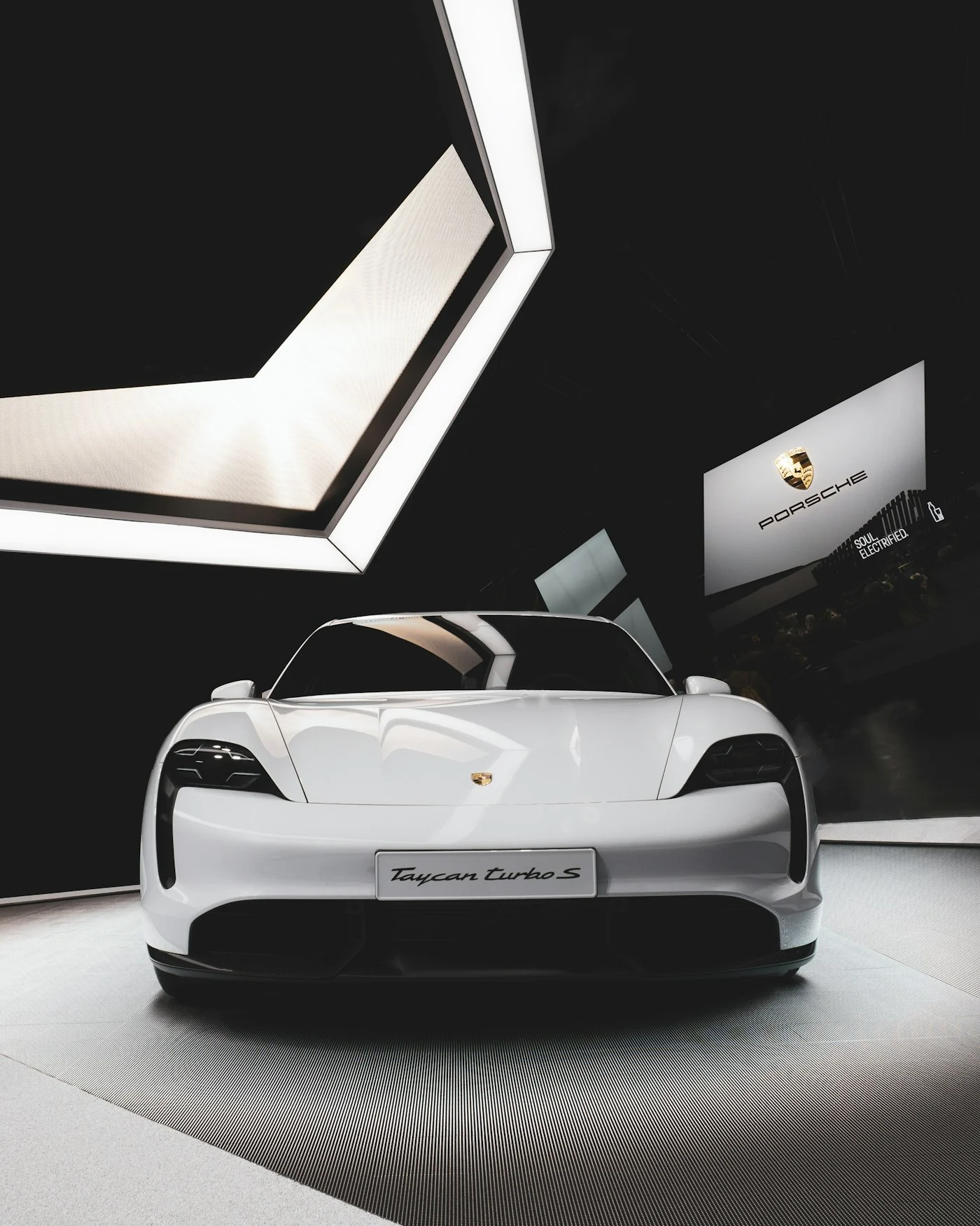 Porsche Taycan Turbo S blanco