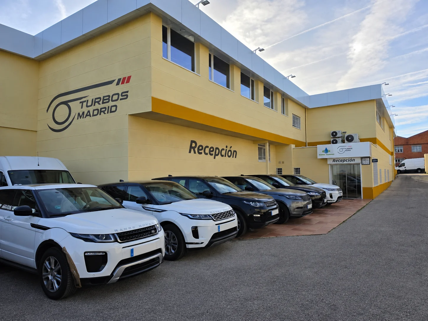 Coches frente a la recepcion Turbos Madrid