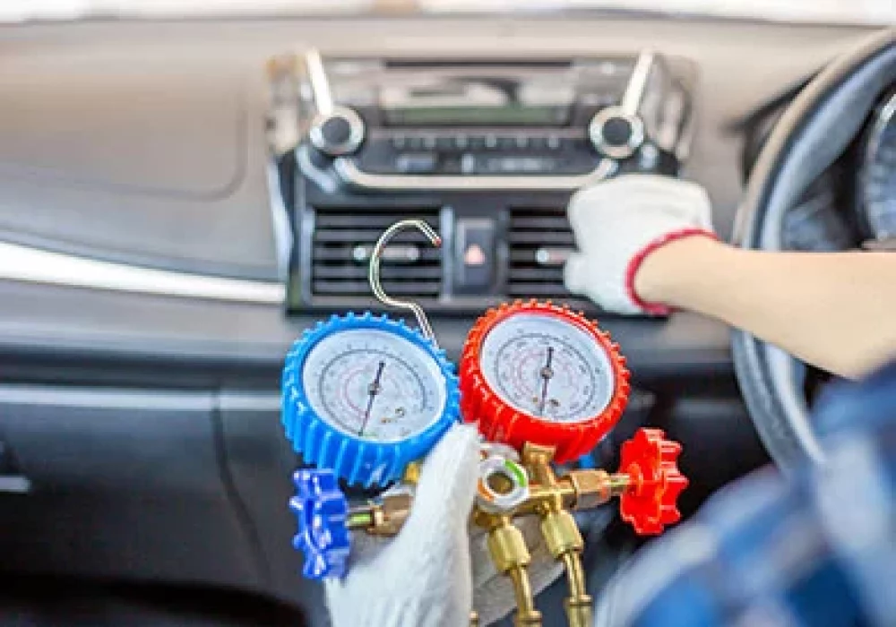 Mantenimiento de coches en Madrid. Carga y mantenimiento del aire acondicionado del coche